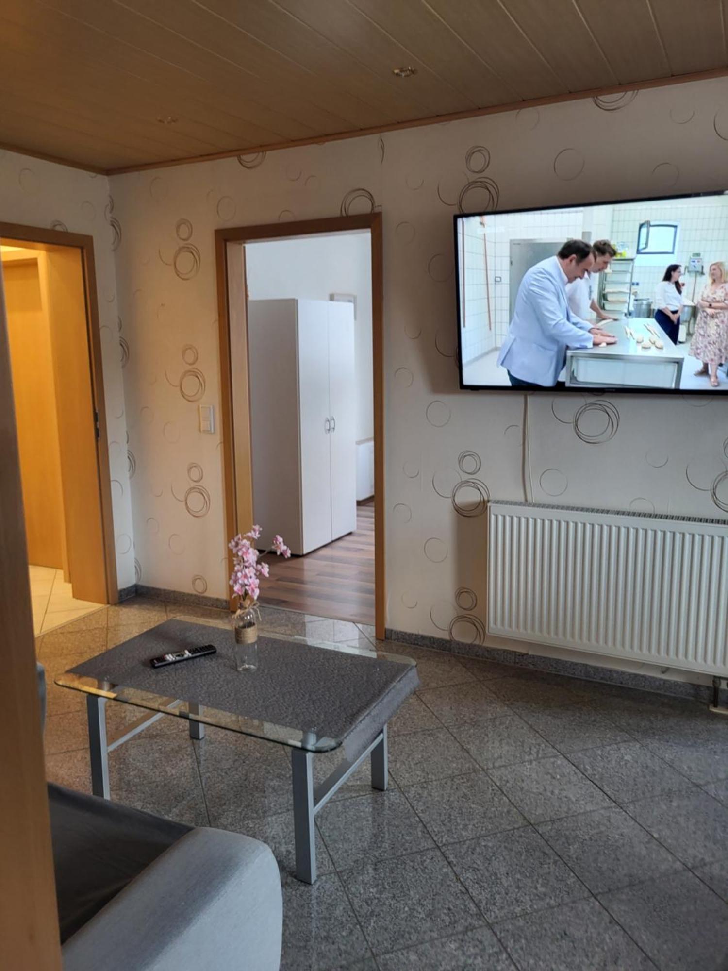 FaWiGa Monteur-und Ferienwohnung Karben Exterior foto